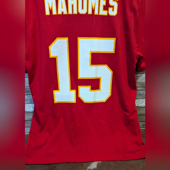 New From Arrowhead Stadium Apparel Store KC Chiefs Nike Mahomes 15 Red Tee - Picture 8 of 16
